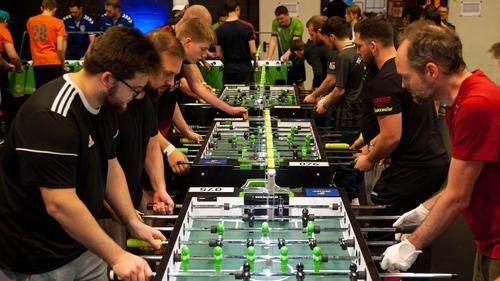 Kickern ist ein Spiel mit klaren, einfachen Regeln