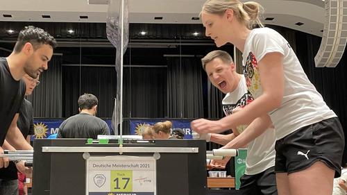 Benjamin Struth und Jessica Bechtel (r.) bilden eines der stärksten Mixed-Doppel im deutschen Tischfußball