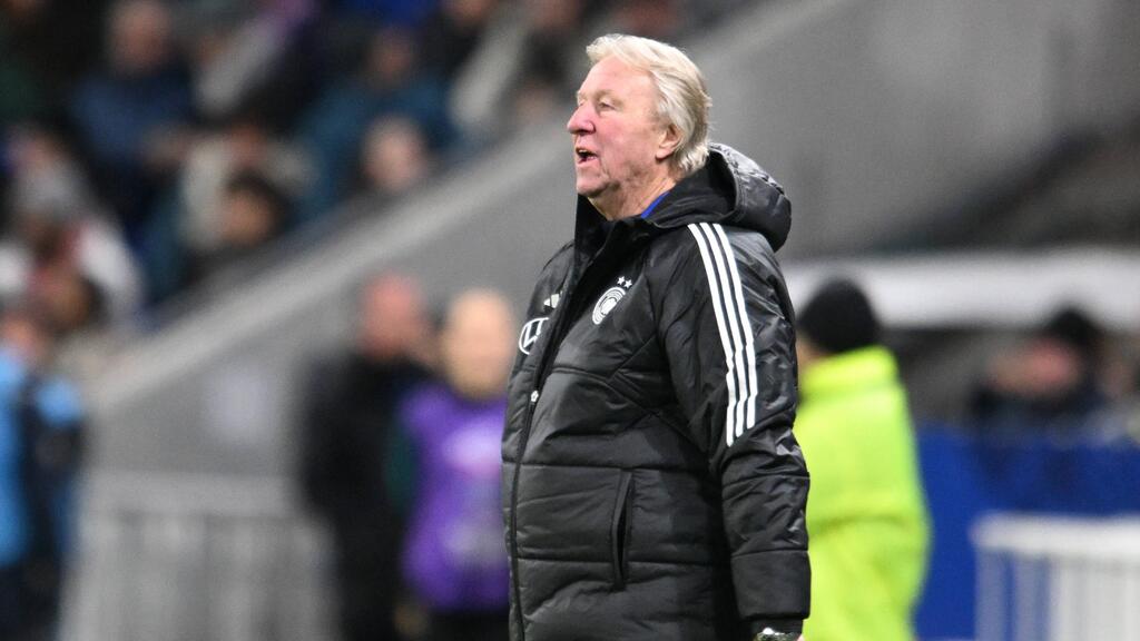 Horst Hrubesch und die DFB-Frauen stehen unter Druck