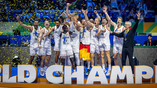 Die WM-Helden um Dennis Schröder sind Sportler des Monats
