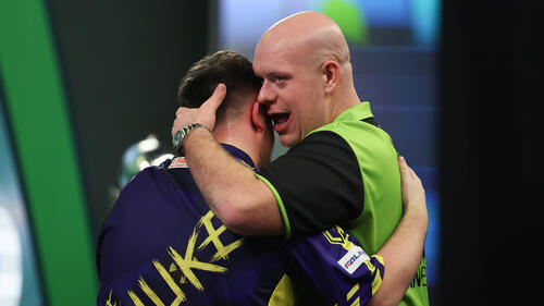 Michael van Gerwen (r.) gratuliert Luke Littler (l.) zum Titel bei der Darts-WM 2025