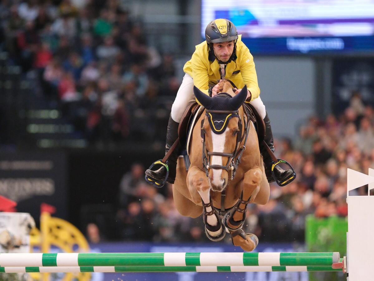 Yuri Mansur reitet beim Championat von Leipzig zum Sieg