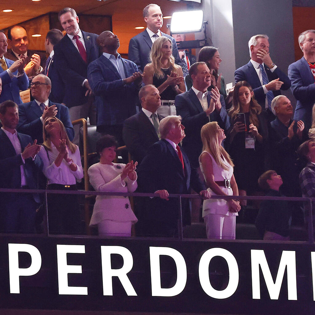 President Trump verfolgte als erster US-Präsident den Super Bowl live im Stadion. Es gab Pfiffe und 