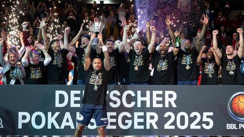 Nach dem Pokalsieg hatten die Spieler des MBC allen Grund zu feiern