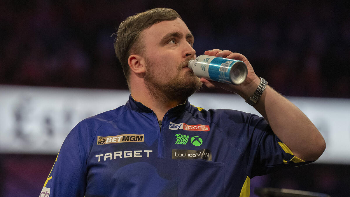Luke Littler eilt aktuell von Sieg zu Sieg